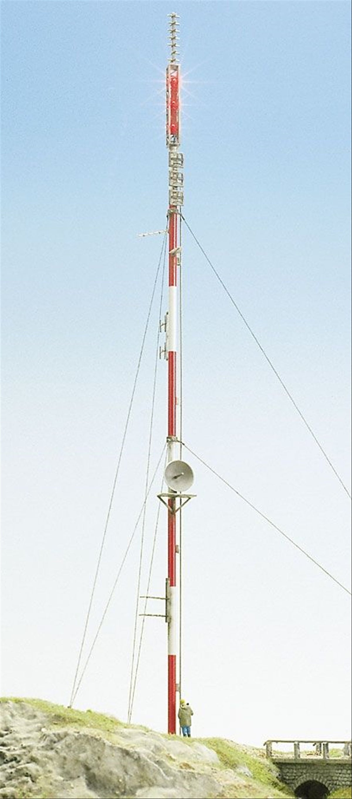Busch 5965 HO/N Scale Transmitter Tower, Assembled