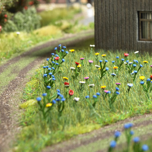 Busch 1271 HO Scale Summer Meadow Wild Grass Mat & 150 Assorted Flower Kit