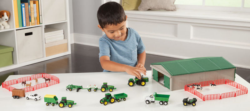 Ertl 46276 1/64 John Deere 70-Piece Farm Playset
