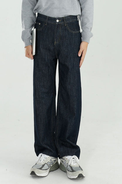 Mid Rise Jeans with Pockets