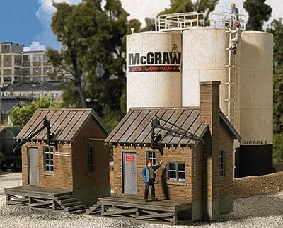 Walthers Cornerstone 2913 HO Scale McGraw Oil Company Kit