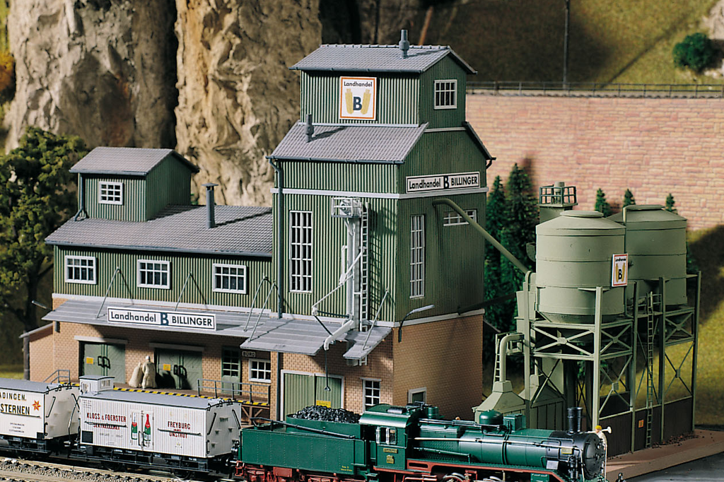 Piko 61115 HO Scale Billinger's Co-Op Silos Kit