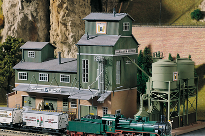 Piko 61115 HO Scale Billinger's Co-Op Silos Kit