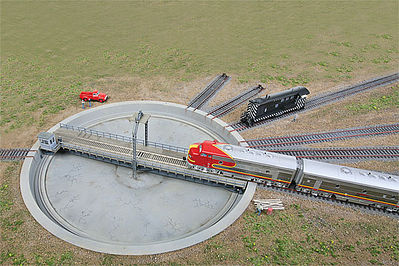 Walthers Cornerstone 2851 HO Scale Motorized 110' Turntable