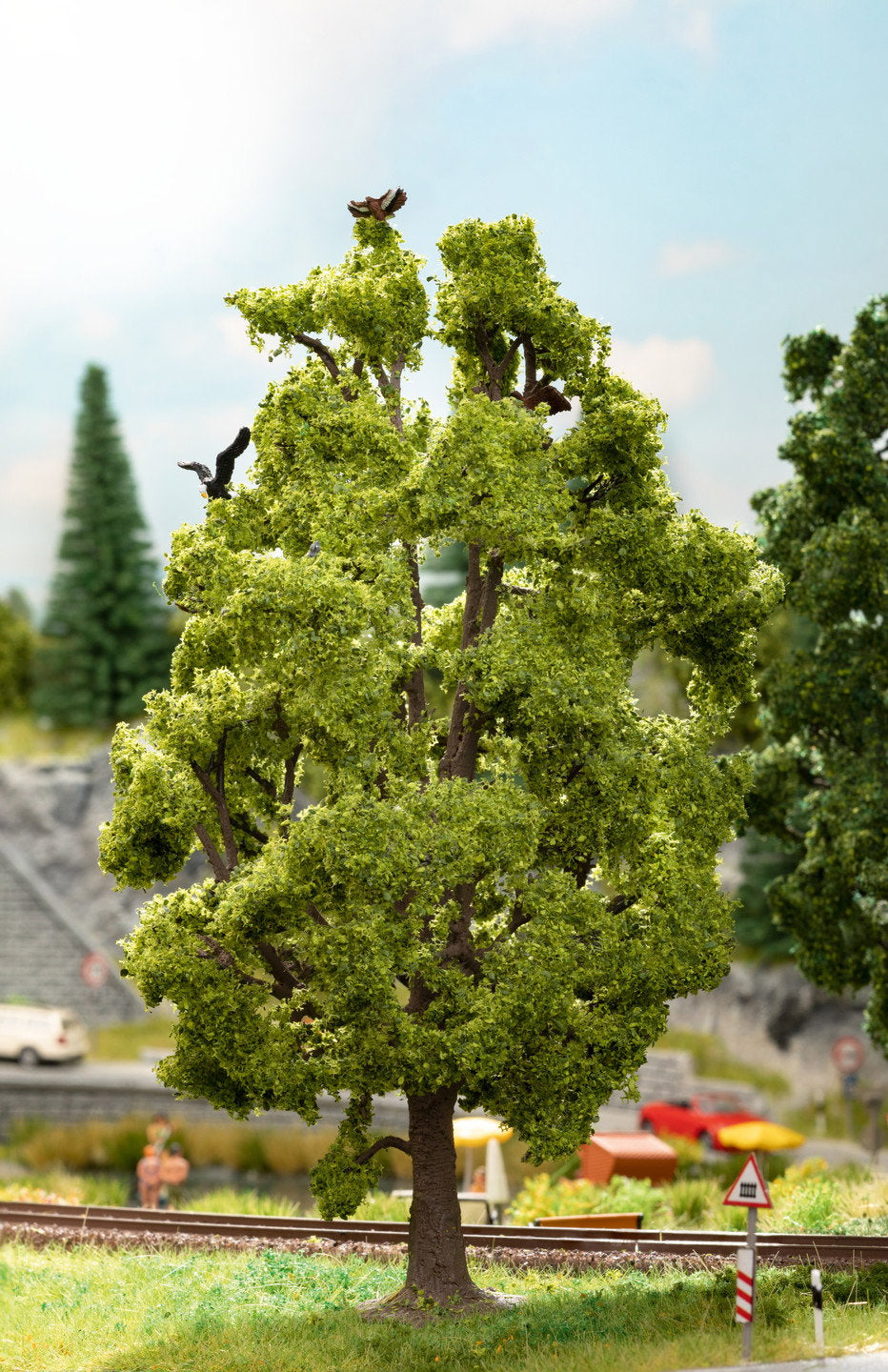 Noch 21782 HO Scale Lime Tree with Tweeting Birds Sound Scene