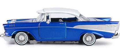 Motormax 79030-BLW 1/24 1957 Chevrolet Bel Air Coupe, Blue White