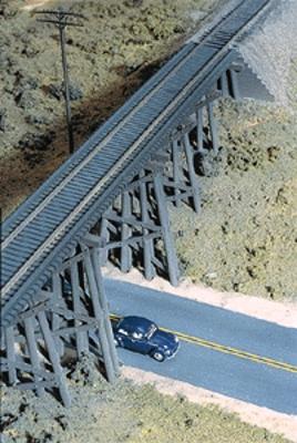 Walthers Cornerstone 3147 HO Trestle with Deck Girder Bridge Kit
