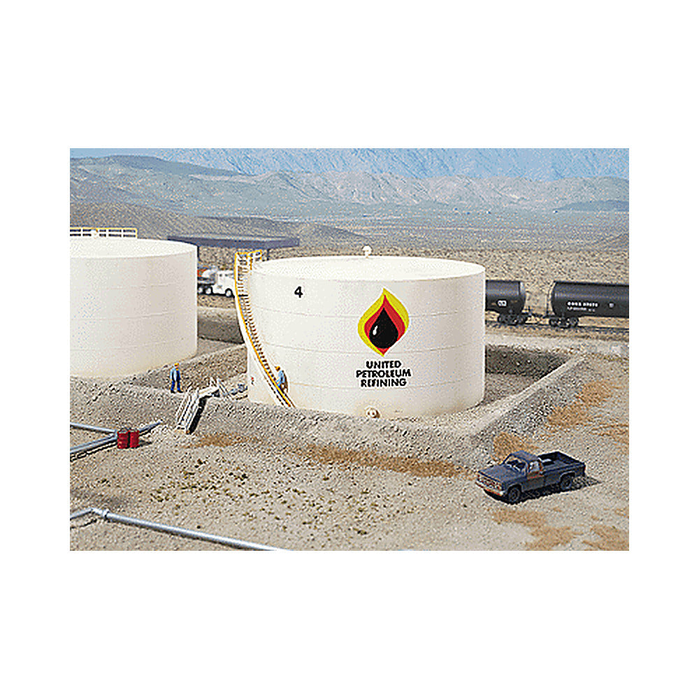 Walthers Cornerstone 3167 HO Wide Oil Storage Tank with Berm Kit