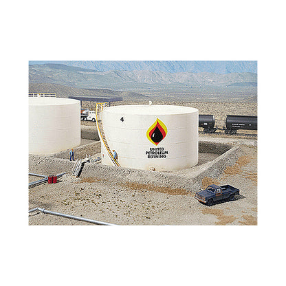 Walthers Cornerstone 3167 HO Wide Oil Storage Tank with Berm Kit