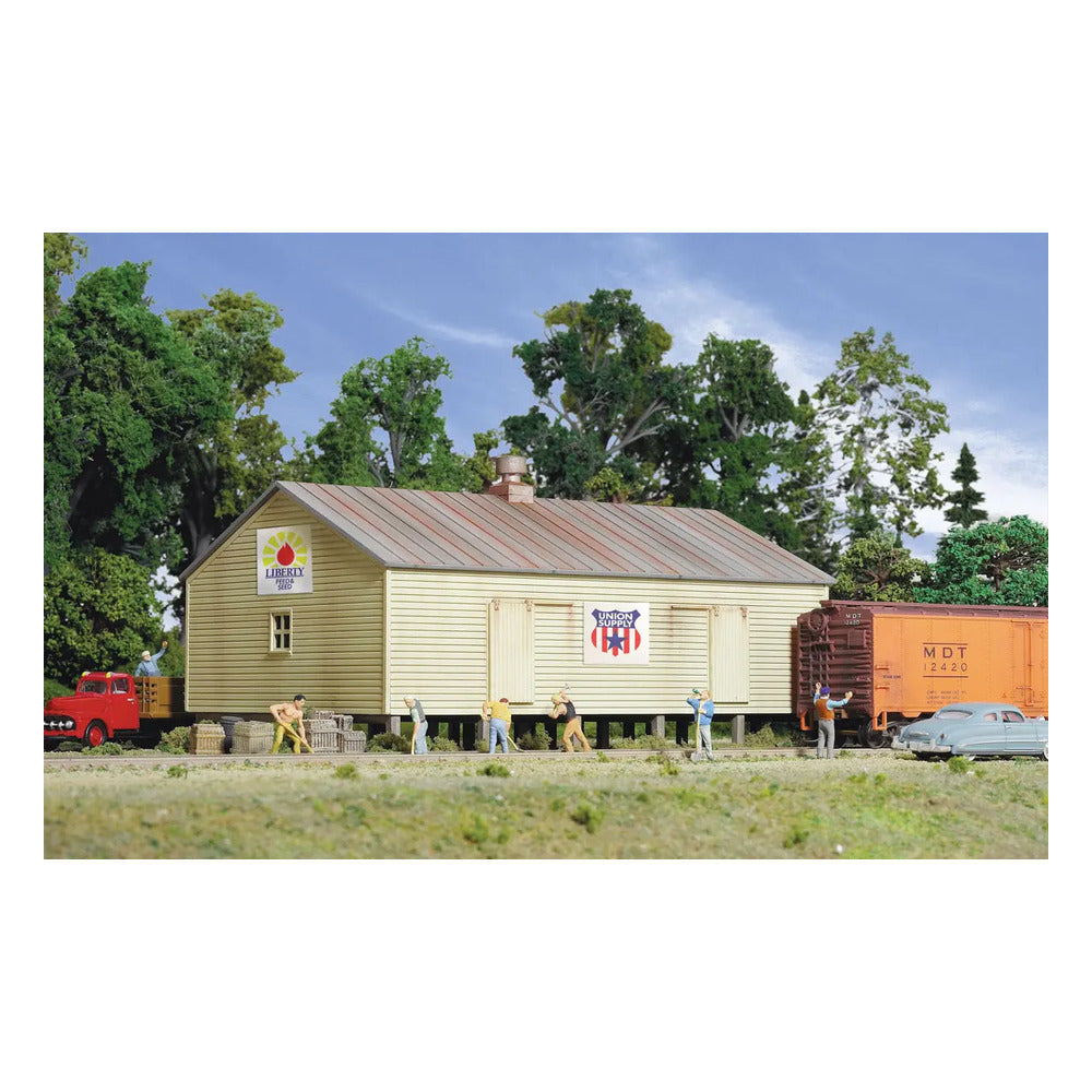 Walthers Cornerstone 933-3529 HO Storage Shed on Pilings Kit