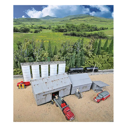 Walthers Cornerstone 933-4059 HO Scale Trackside Oil Dealer Storage Tanks -- Kit