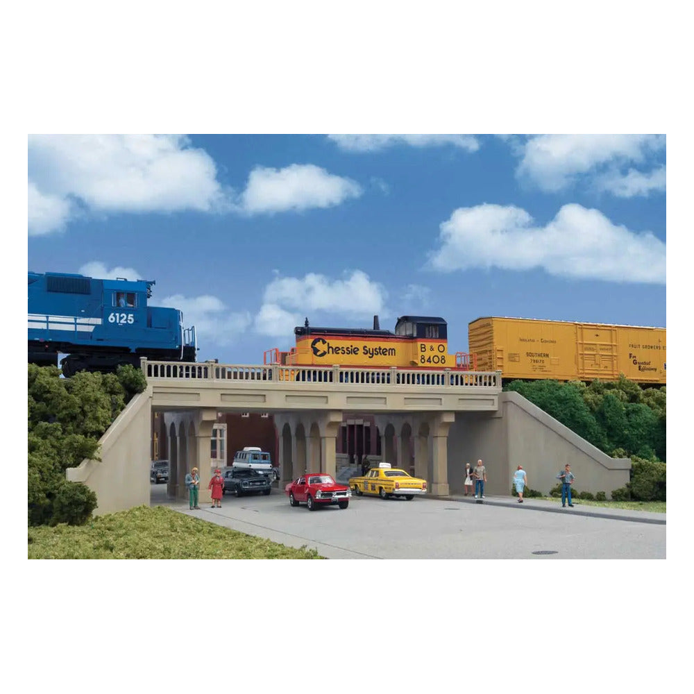 Walthers Cornerstone 4560 HO Urban Concrete Overpass Kit