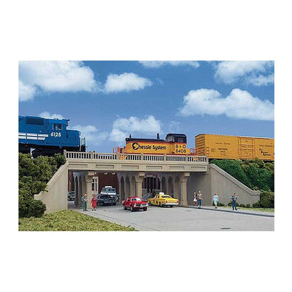 Walthers Cornerstone 4560 HO Urban Concrete Overpass Kit