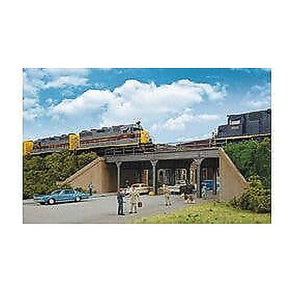 Walthers Cornerstone 933-4561 HO Urban Steel Overpass Kit