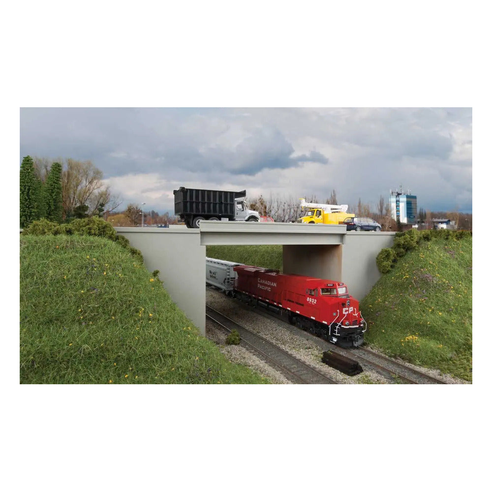 Walthers Cornerstone 933-4566 HO Modern Concrete Highway Overpass Kit