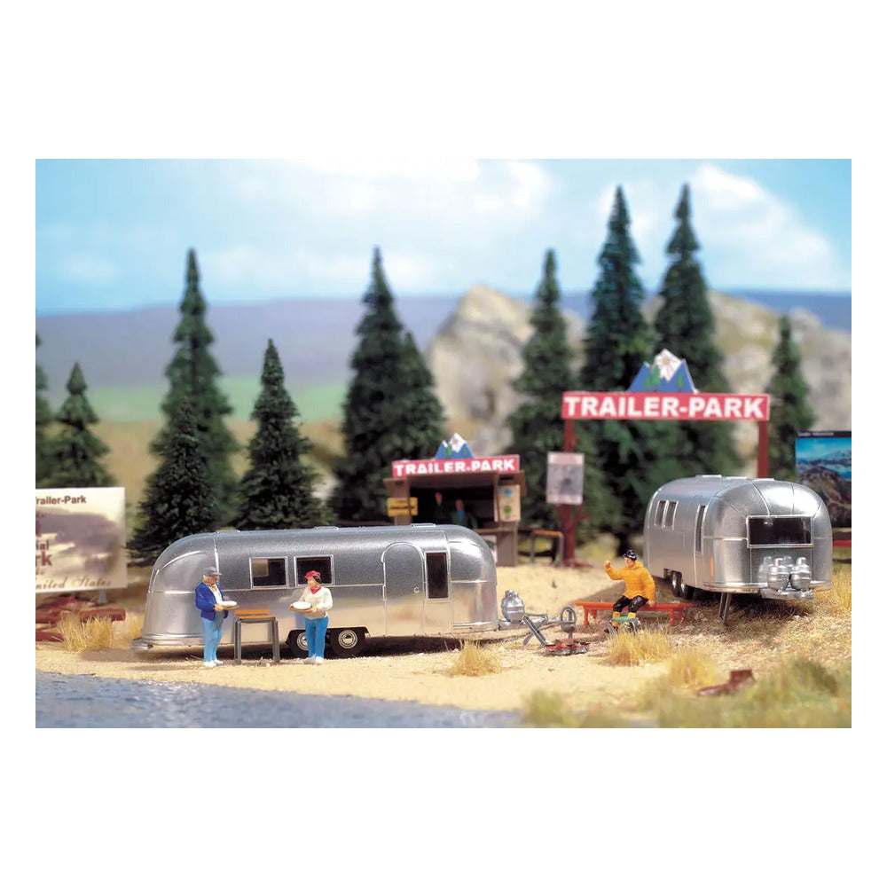 Walthers SceneMaster 949-2902 HO Camp Site with Two Trailers Kit