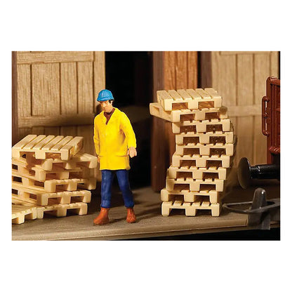 Walthers SceneMaster 949-4129 HO Wood Pallets Kit (12)