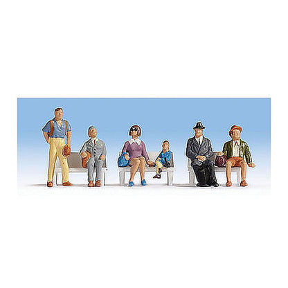 Walthers SceneMaster 6041 HO Waiting Passengers pkg(6)