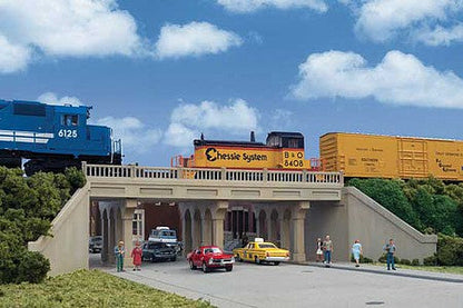Walthers Cornerstone 4560 HO Urban Concrete Overpass Kit