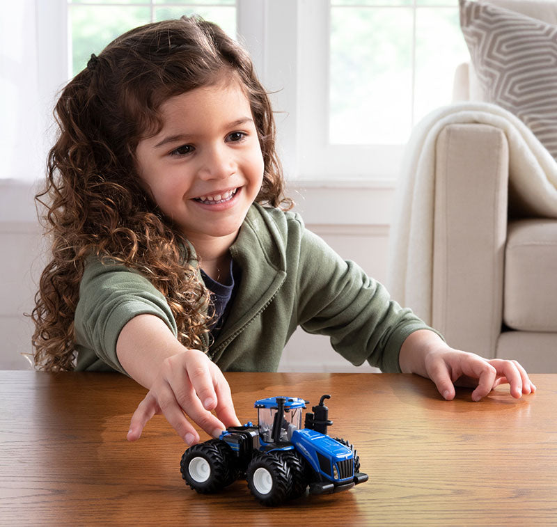 Ertl 13947 1/64 New Holland T9.645 Articulating Tractor with Duals