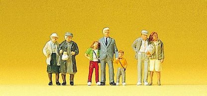Preiser 10325 HO Scale Pedestrians Shopping Promenade