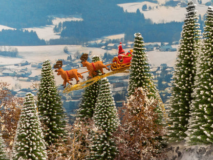 Noch 15924 HO Scale Santa Claus with Sleigh & 4 Reindeer