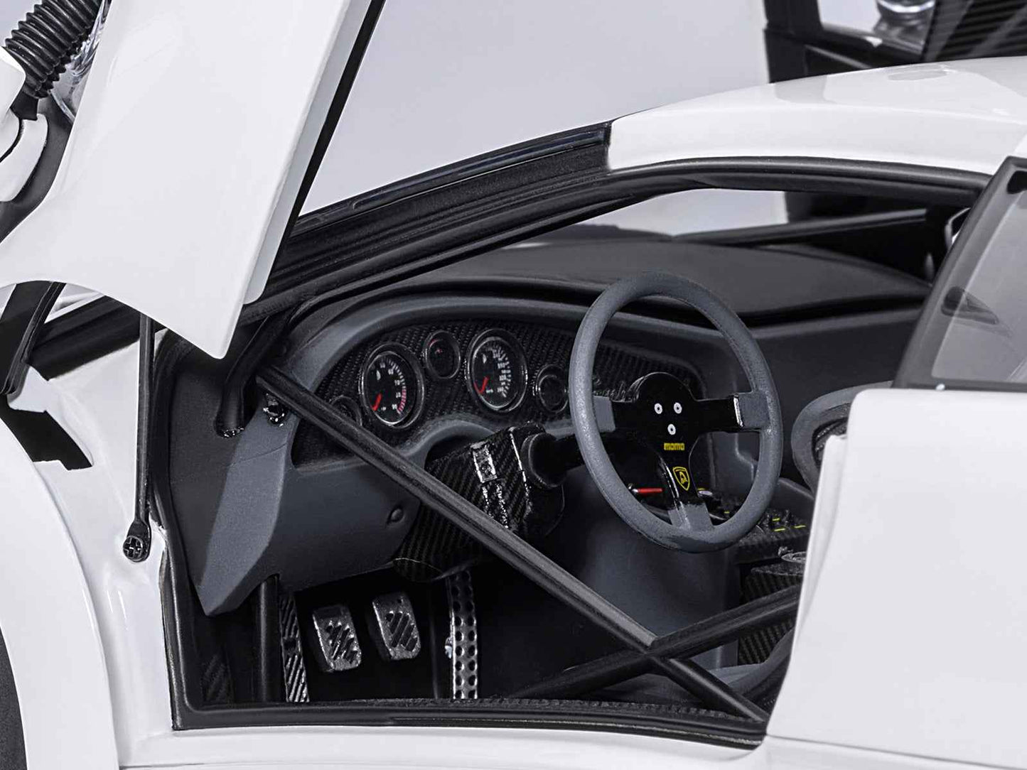 Lamborghini Diablo GTR Impact White 1/18 Model Car by Autoart