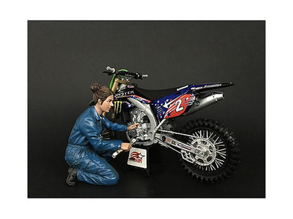 Mechanic Chole Figurine for 1/12 Scale Motorcycle Models by American Diorama  free shipping USA