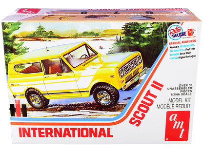 Skill 2 Model Kit IH International Harvester Scout II 1/25 Scale Model by AMT  free shipping USA