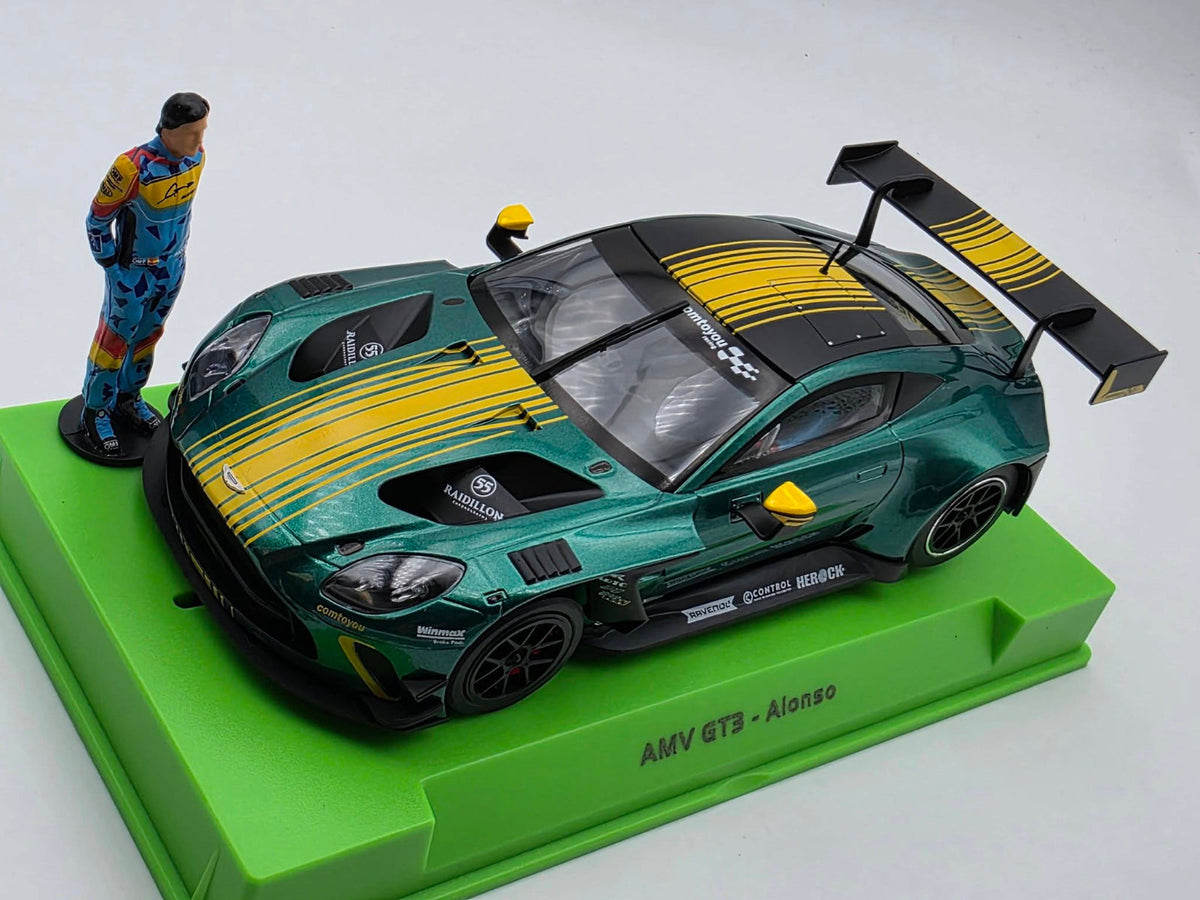 Avant Slot Aston Martin Vantage GT3 Test Car + Alonso Figure 1/32 Slot Car 52902