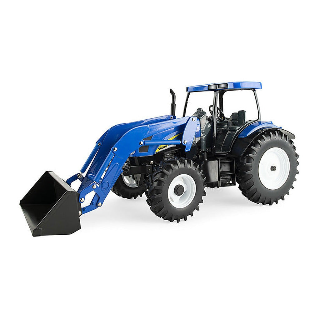 Ertl 13988 1/16 Scale New Holland T6070 Tractor