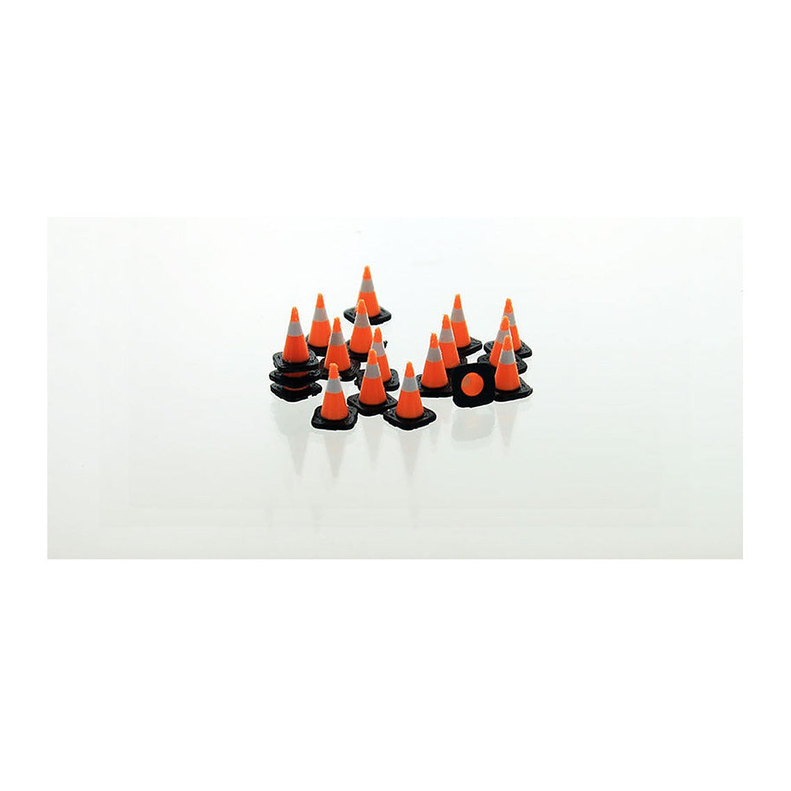 3D To Scale 64-110-3C 1/64 – Traffic Cones 18pk Black/White Detail