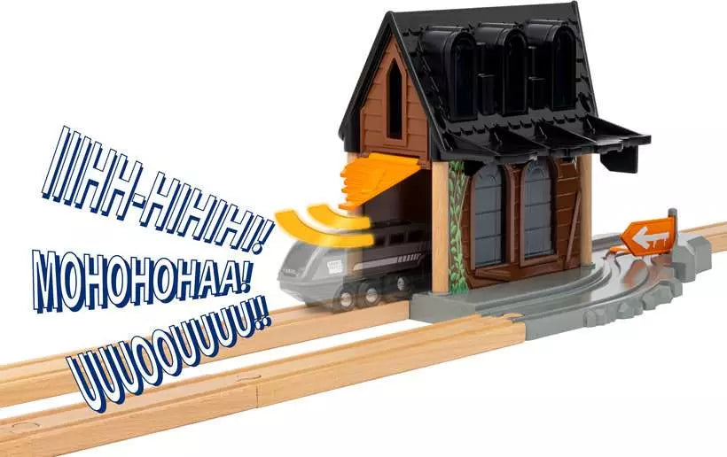 Brio: World Smart Tech Sound Spooky Train Station