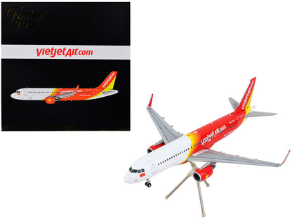 Airbus A320 Commercial Aircraft "VietJet Air" White and Red "Gemini 200" Series 1/200 Diecast Model Airplane by GeminiJets  free shipping USA