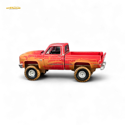 Auto World 1983 Chevrolet Silverado K10 4x4 Muddy LIFTED Squarebody 1:64 BUNDLE 1:64