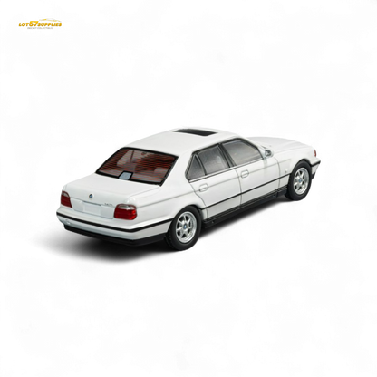 DCM BMW E38 740iL 1:64