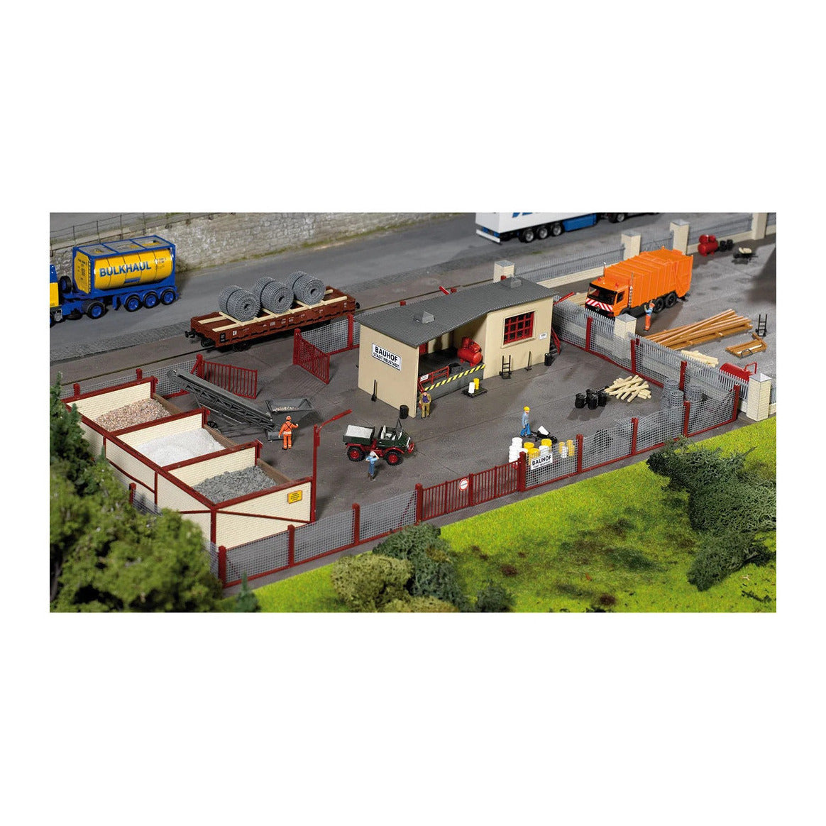 Piko 61153 HO Scale Neustadt Gravel Yard Building Kit