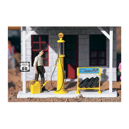 Piko 62284 G Scale Antique Gas Pump and Accessories