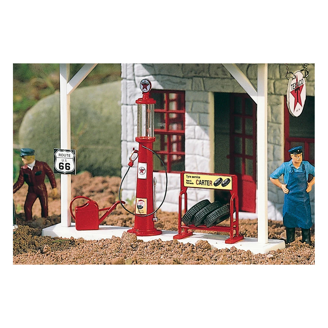 Piko 62286 G Scale Texaco Gas Pump and Accessories