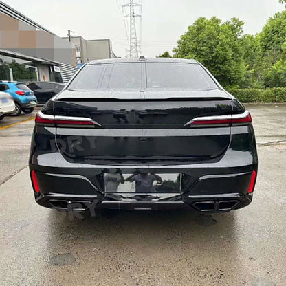 Front Bumper Lip Rear Spoiler Trunk Wing Rear Diffuser Exhaust Tips Side Skirts Body Kits for BMW 7 Series G70 Sport 2023+