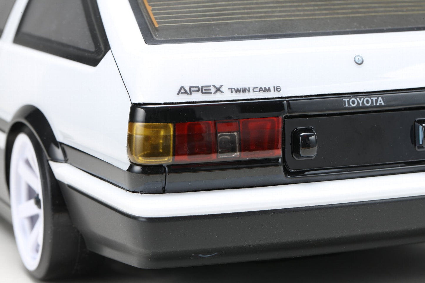 SD-AE86T3B Yokomo Toyota Sprinter Trueno AE86 3-Door Drift Body w/Light Decal (Clear)
