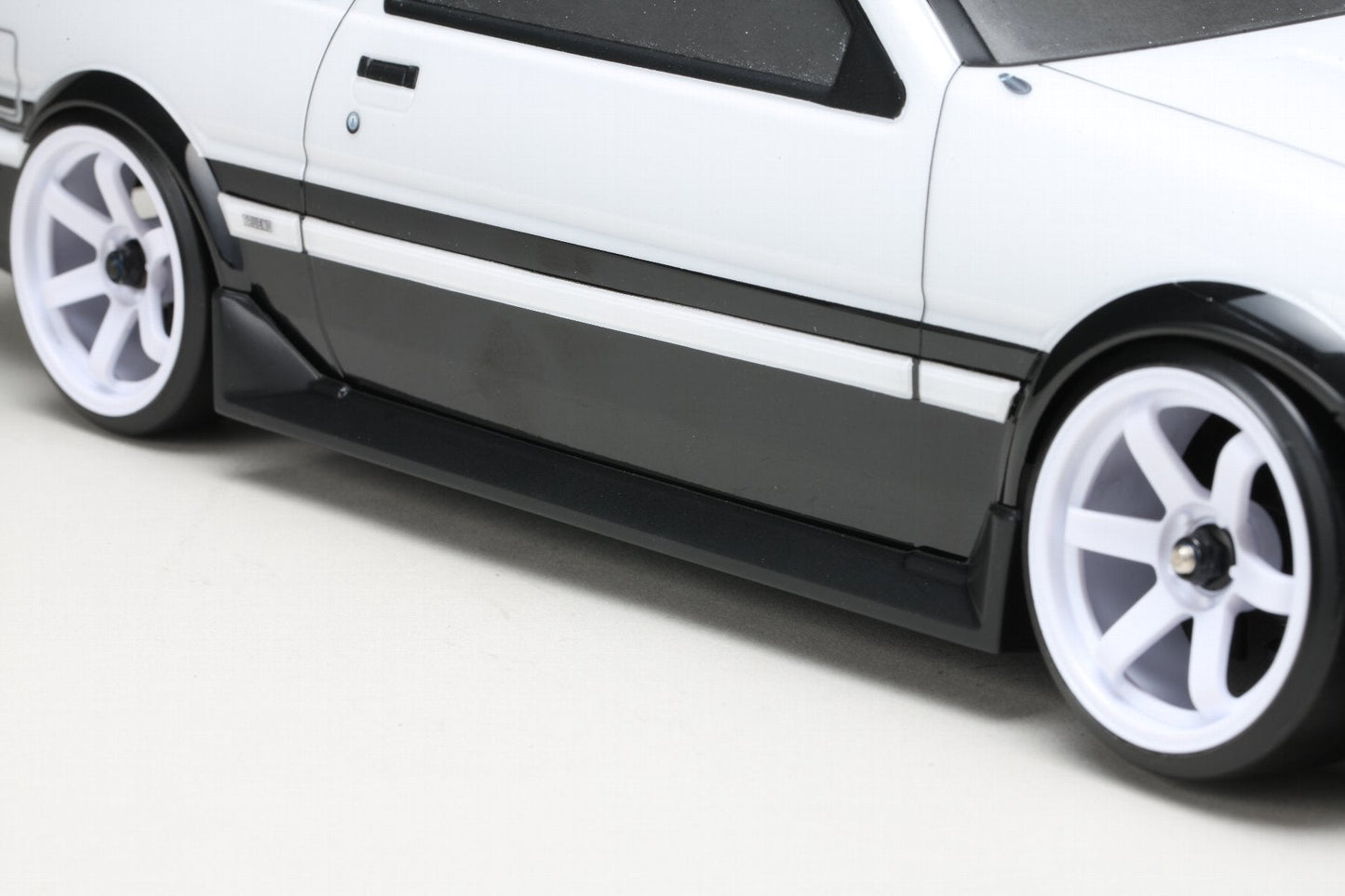 SD-AE86T3P Yokomo Toyota Sprinter Trueno AE86 3-Door Aero Parts Set