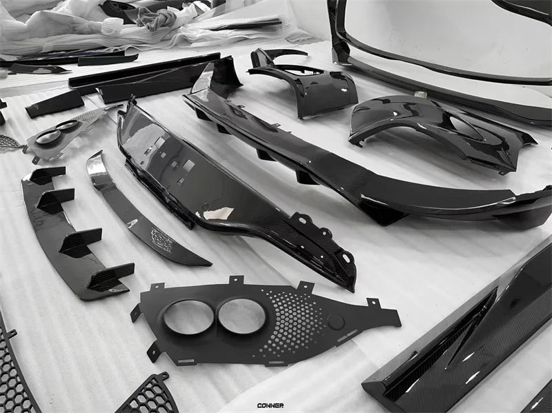 Facelift Car Front Bumper Grilles Rear Bumpers Exhaust Pipes Side Skirts Carbon Body Kit for Aston Martin DBX 707 Bodykit