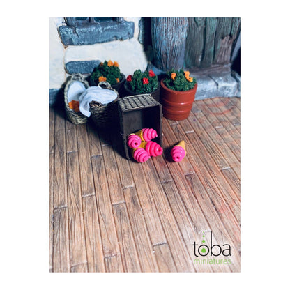 Toba Miniatures 1026 1/12 Scale Strawberry Ice Cream Cones (5)