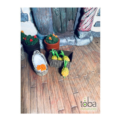 Toba Miniatures 1045 1/12 Scale Pineapples (5)