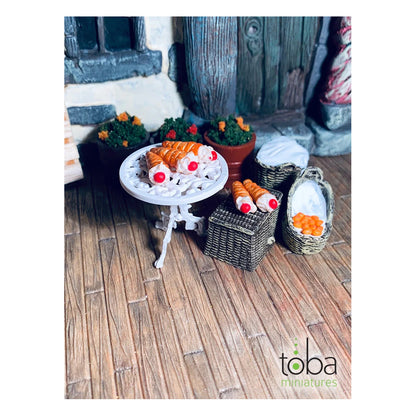 Toba Miniatures 1120 1/12 Scale Cream Horns (5)