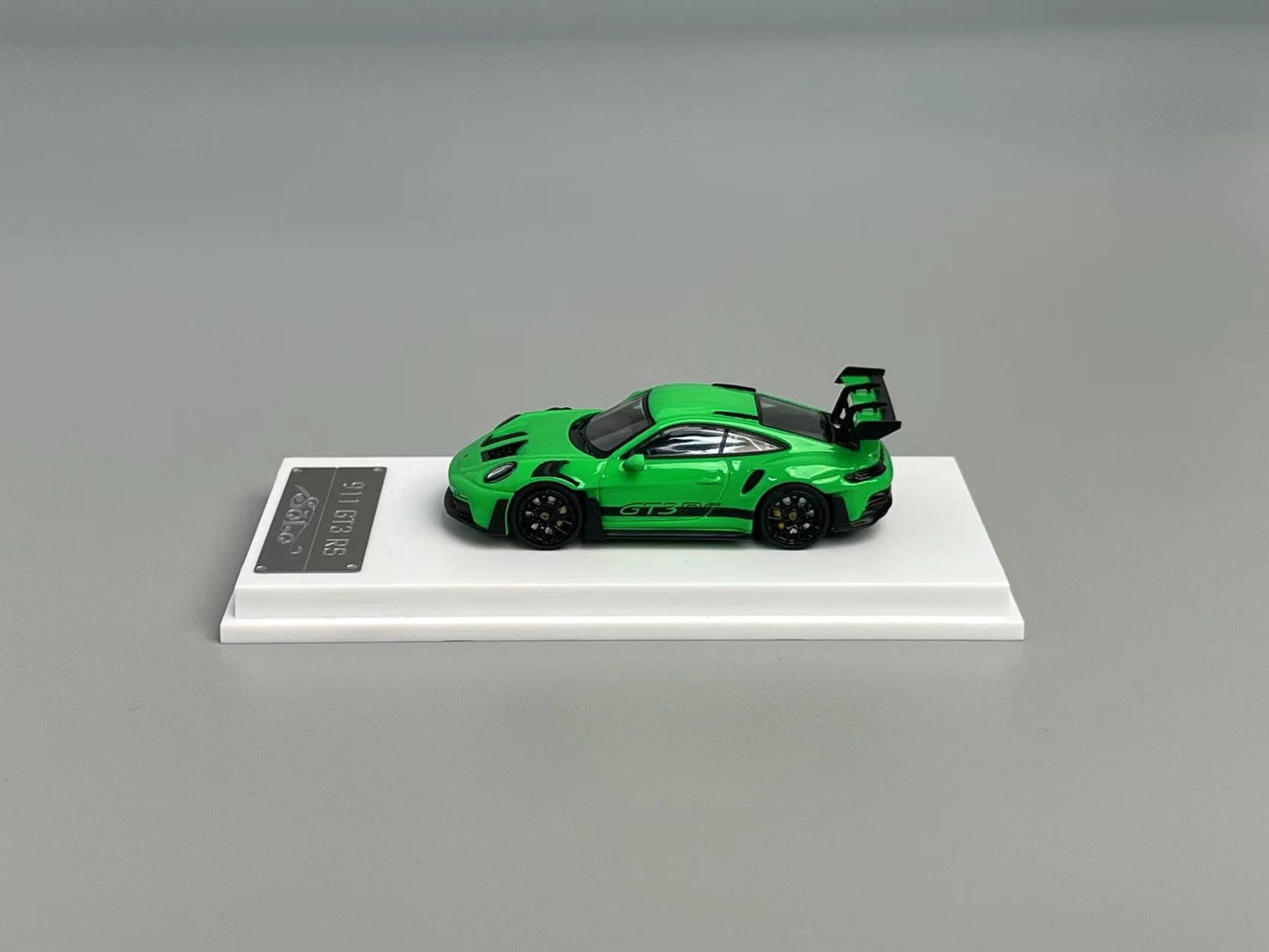 SOLO Porsche 911 992 GT3 RS Lizard Green 1:64