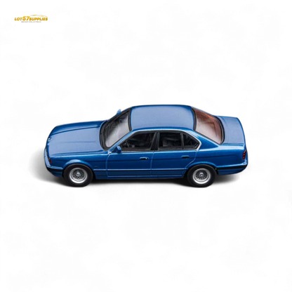 (Pre-Order) DCM BMW E34 5-Series Sedan - Avis Metallic Blue 1:64