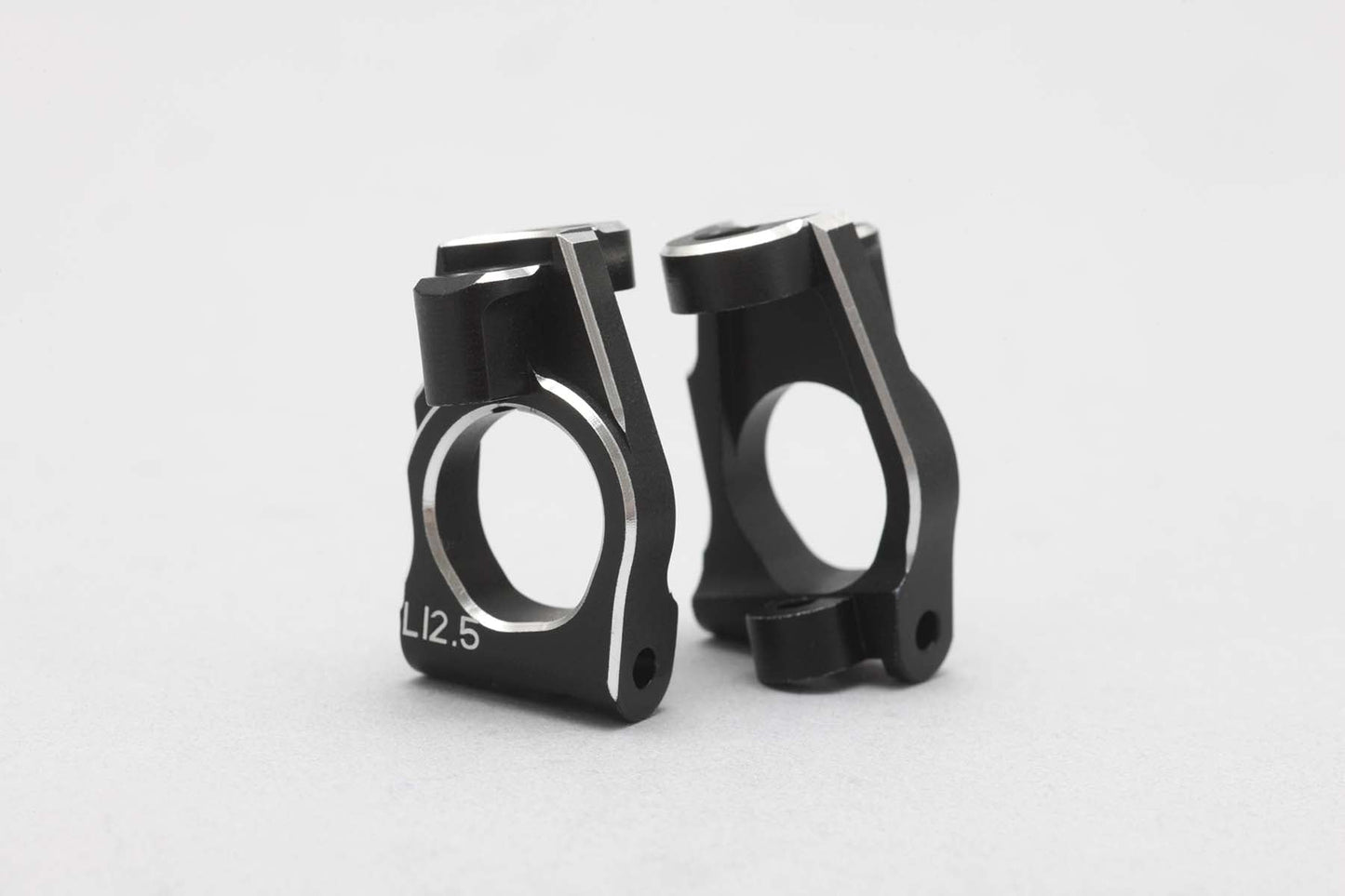 Z4-413125A Yokomo Aluminum Front Steering Hub Carriers (12.5deg)