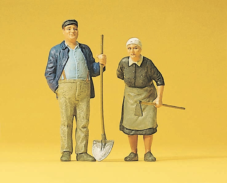 Preiser 45071 G Scale Farmer & His Wife Figure Set